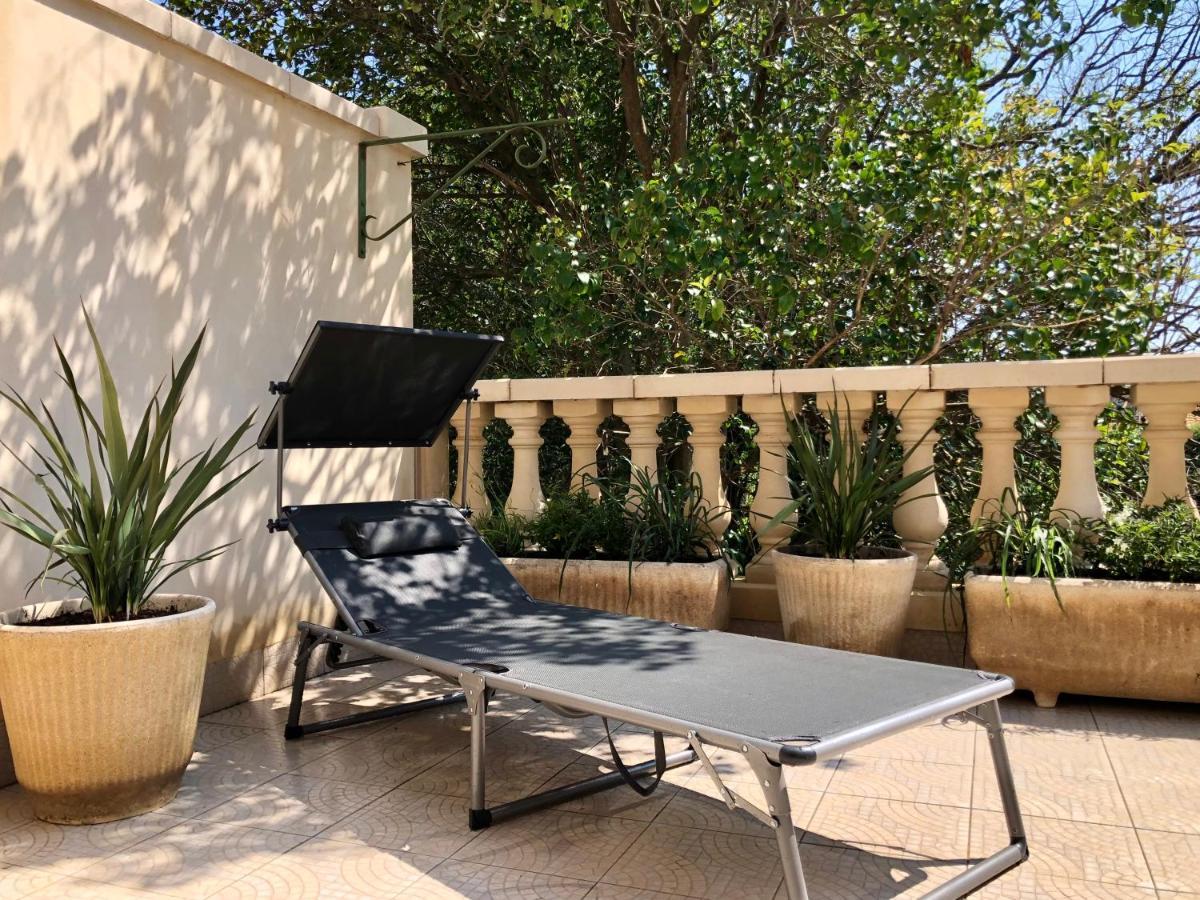 Cote Jardin Est Un Spacieux Et Lumineux T3, Entierement Renove, A 2 Pas De L'Herault Et A 10Min Du Bord De Mer Proche Du Centre Historique Et Du Fabuleux Chateau Laurens, Vous Apprecierez Le Calme De Sa Belle Terrasse Et La Vue Superbe Sur Le Jardin Agde Buitenkant foto