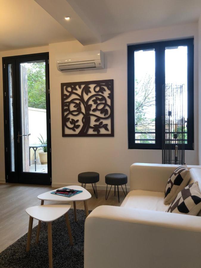 Cote Jardin Est Un Spacieux Et Lumineux T3, Entierement Renove, A 2 Pas De L'Herault Et A 10Min Du Bord De Mer Proche Du Centre Historique Et Du Fabuleux Chateau Laurens, Vous Apprecierez Le Calme De Sa Belle Terrasse Et La Vue Superbe Sur Le Jardin Agde Buitenkant foto
