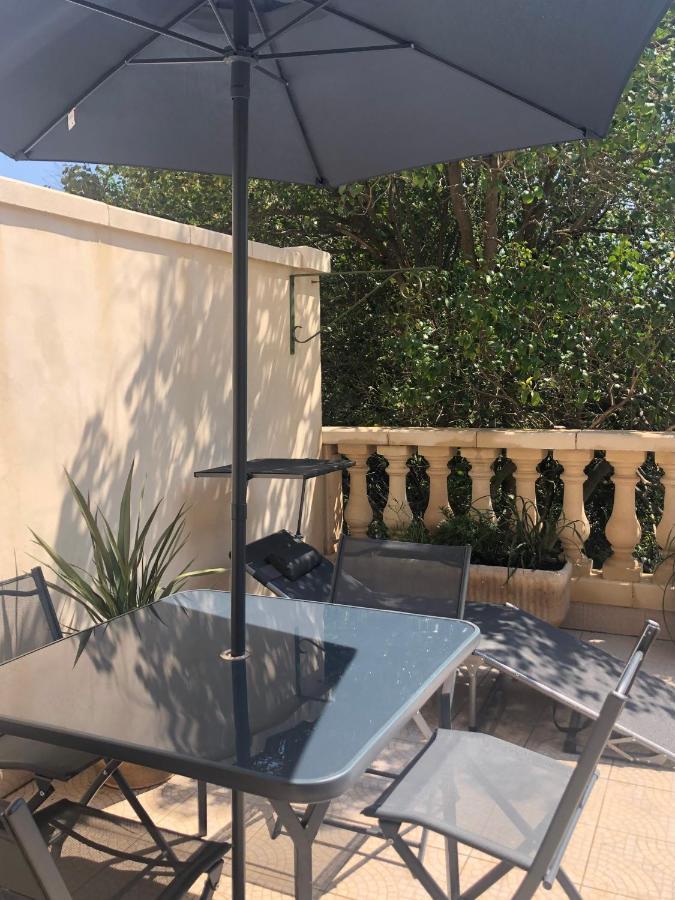 Cote Jardin Est Un Spacieux Et Lumineux T3, Entierement Renove, A 2 Pas De L'Herault Et A 10Min Du Bord De Mer Proche Du Centre Historique Et Du Fabuleux Chateau Laurens, Vous Apprecierez Le Calme De Sa Belle Terrasse Et La Vue Superbe Sur Le Jardin Agde Buitenkant foto